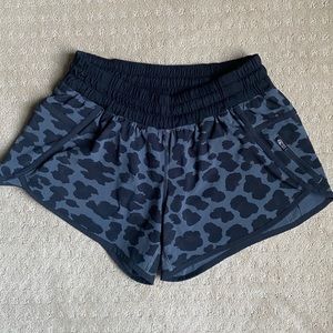 Lululemon Tracker Shorts Size 6